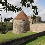 Proche Des Remparts 公寓 *